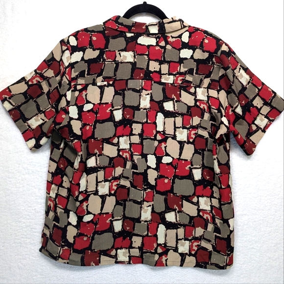 4/$80 Donnkenny Petites Red Beige Abstract Shoulder Pads Short Sleeve Button Up - Picture 4 of 7
